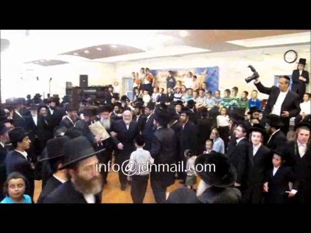 Tenka Hachnosas Sefer Tora In Boro Park - Sivan5774