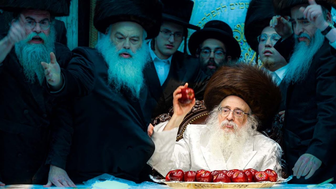 Klausenberg Rebbe Throws Apples/נעילת החג טיש פון כ״ק מרן אדמו״ר מצאנז קלויזענבורג שליט״א תשפ״ג