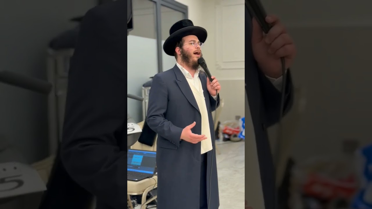 חיים מרדכי עקשטיין והקלידן שמחה פריד  באירוע בר מצווה של נכד הגה"צ ר' שאול אלתר שליט"א #music