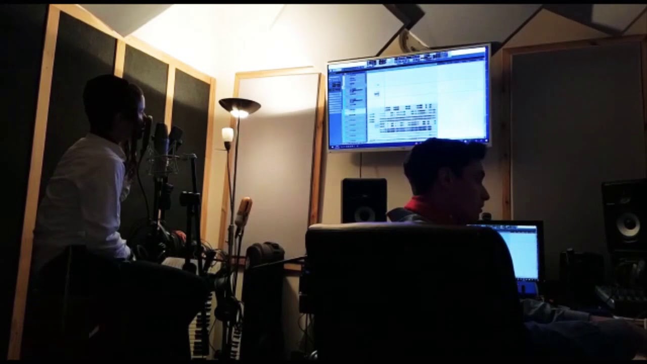 Yoeli dikman recording vocals for the upcoming shloime daskal album "hartzig 3"