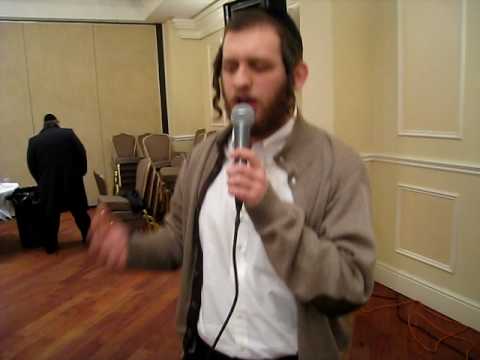 Shimmy Engel sings at a Mekimi Event
