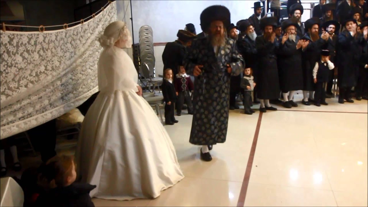 חופה ומצווה טאנץ בקרעטשניף Chasidim Dancing