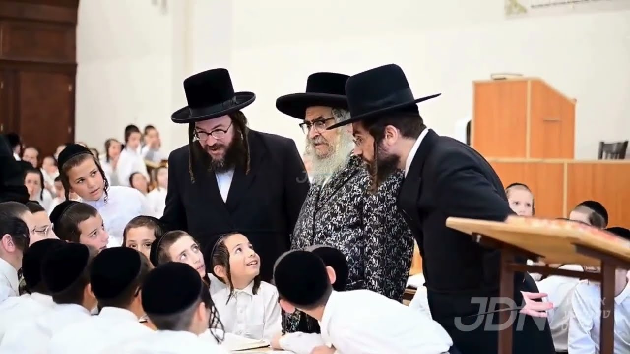 האדמו"ר מסאטמאר באזוכט אין מחנות רב טוב ד'סאטמאר