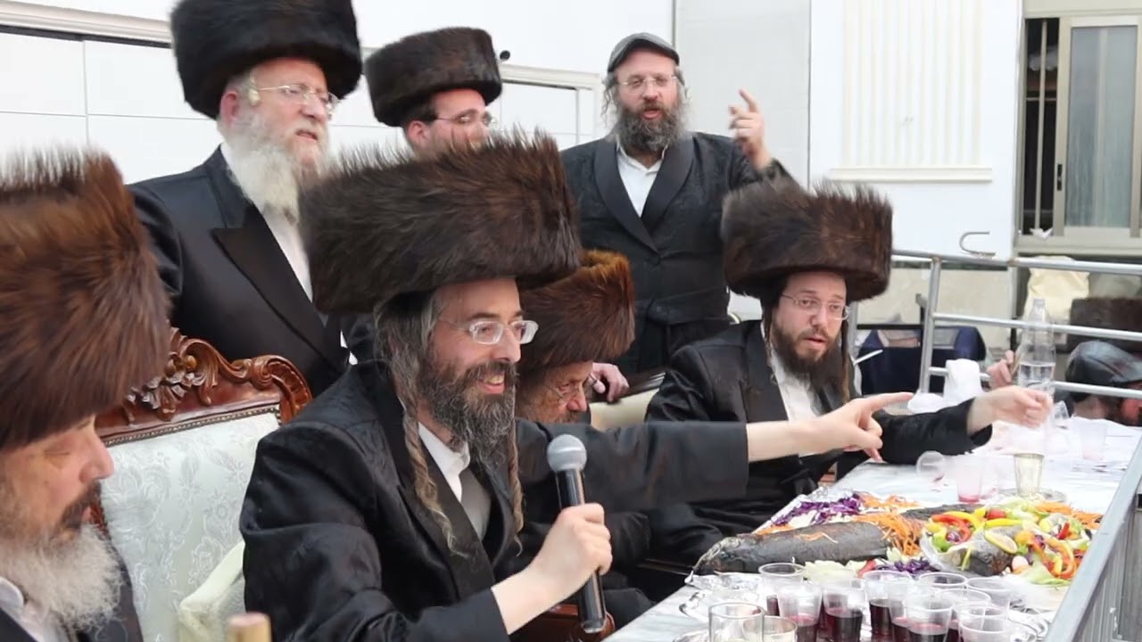 כ"ק מרן האדמו"ר שליט"א בשירת יש בורא עולם