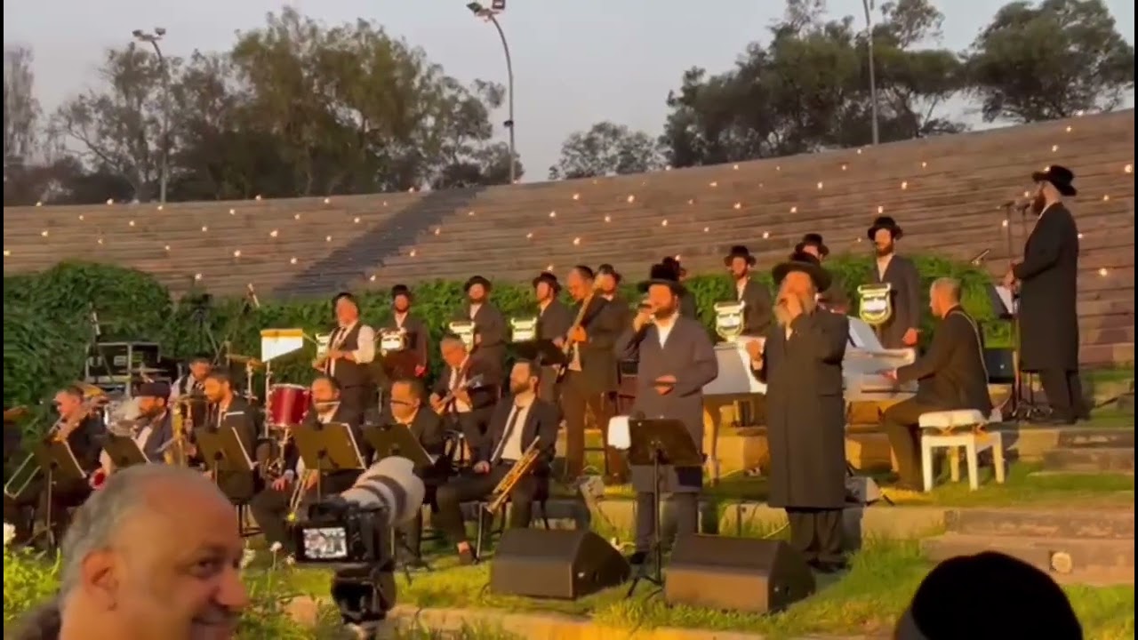 חופה יוקרתית עםתזמורת בת 30 נגנים בניצחו של בני לאופר מקהלת מלכות מוטי ויזל יענקי דאסקל ואהר'לה סמט