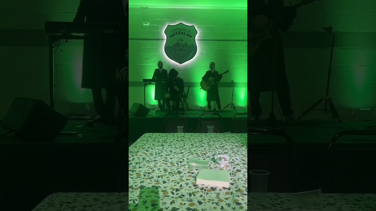 Moshe Feig 🎹 Eli Marcus 🎤 Shlome Feig 🎤🎸