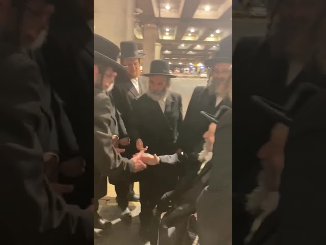 כ״ק גאב״ד סאטמאר ב״פ שליט״א ביים אנקומען קיין ארץ ישראל לרגל די חתונה פון נכדו