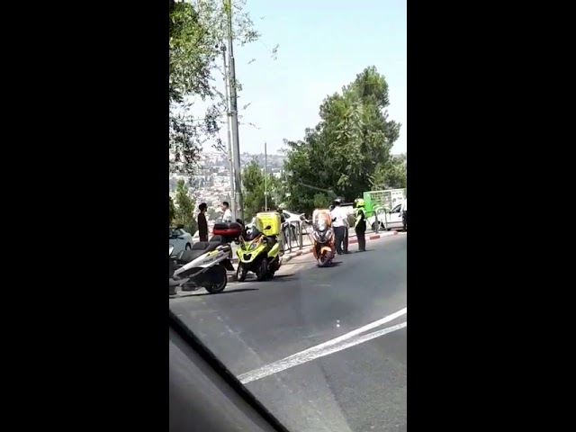 Cyclist hits poll, Har Nof