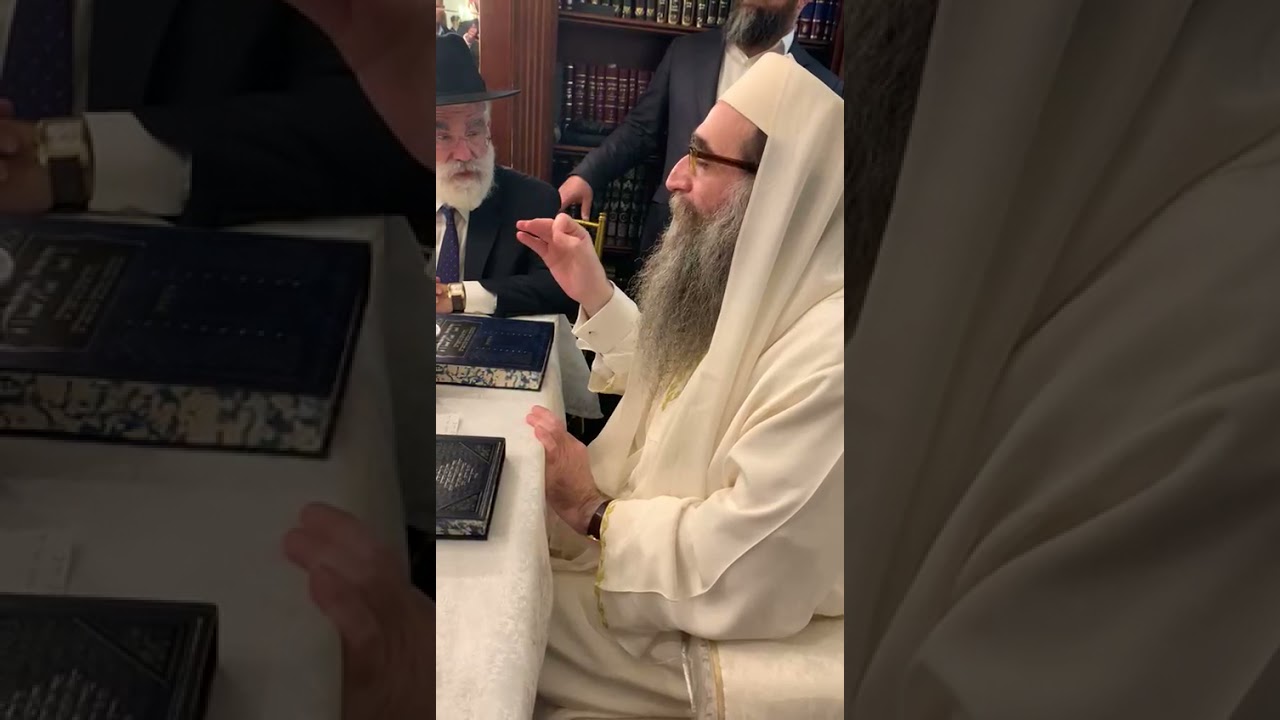 באזוך פון האדמו״ר המקובל רבי יאשיהו פינטו שליט״א אין שטוב פון העסקן ר׳ חנניה שפערלין אין קראון הייטס