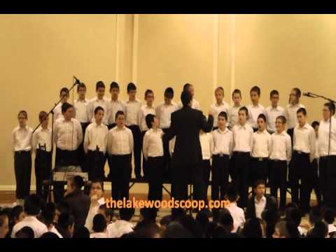 Choir at Shnayim Mikrah Melaveh Malkah