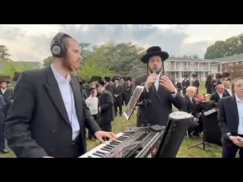 חופה עם מוטי אילוביץ והקלידן הערשי לאנגסאם