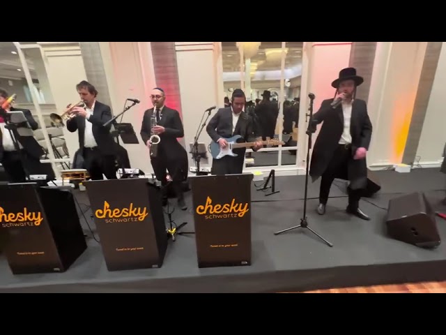 חתונה מדהימה ומקפיצה עם יוסי פרל ותזמורת של הקלידן חזקי שווארץ