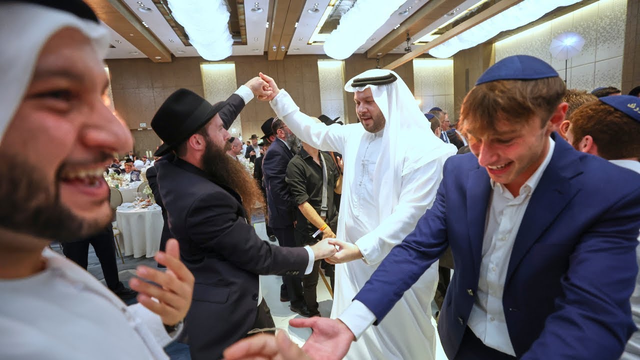 ARABS & JEWS DANCING TOGETHER???!!!???