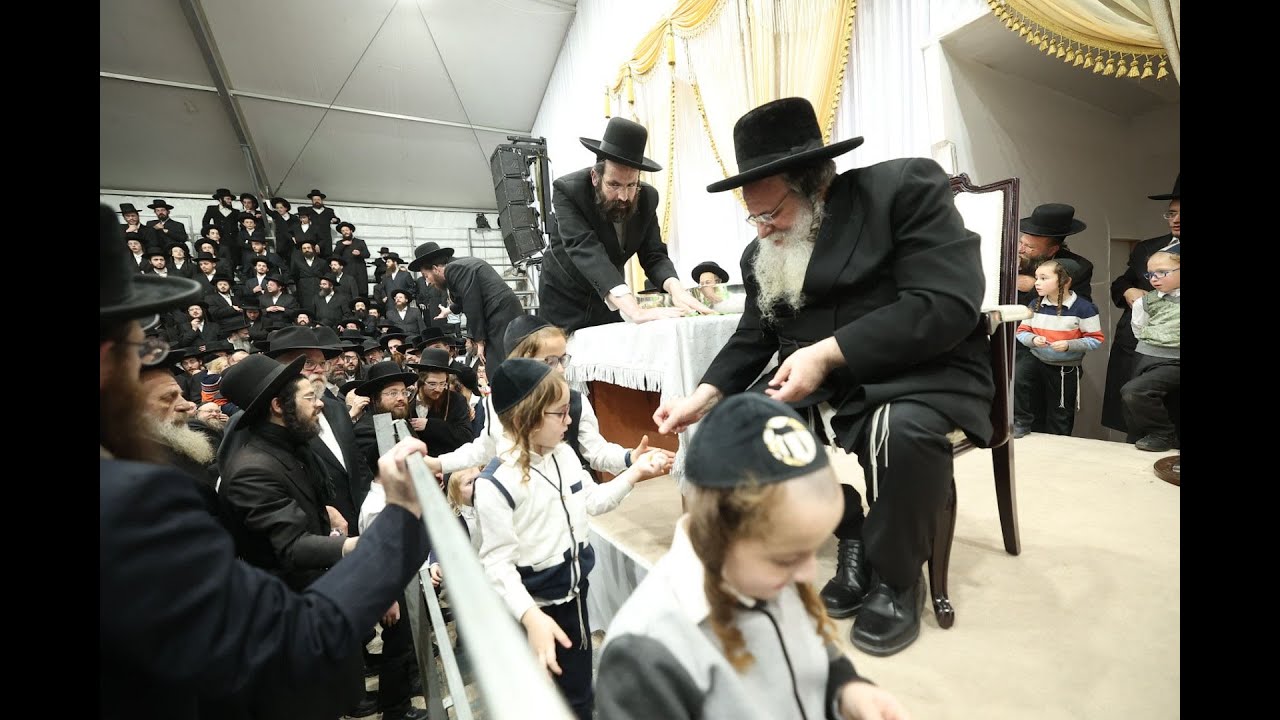 ערשטע חנוכה ליכט ביי הגאון רבי שאול אלתר שליט"א