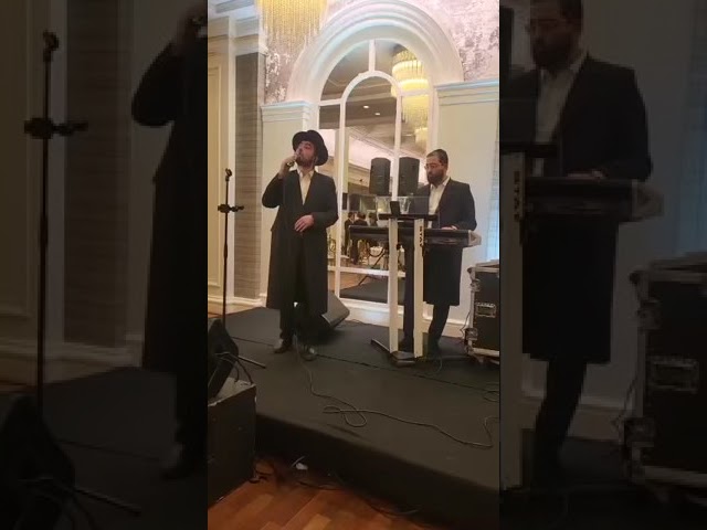 הזמר יוסי פערל עם הקלידן שימי לוי