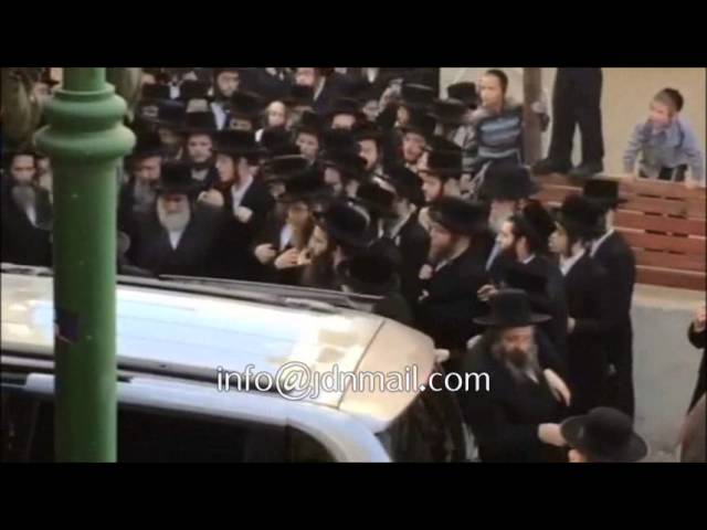 Viznitz Rebbe Escorts The Gerrer Rebbe To His Car After A Visit - Tamuz 5774