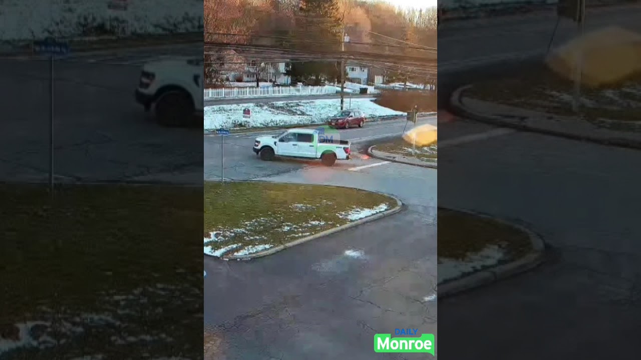 Watch The Moment Two Cars Collided at The Intersection of Route 208 & Dualk Avenue