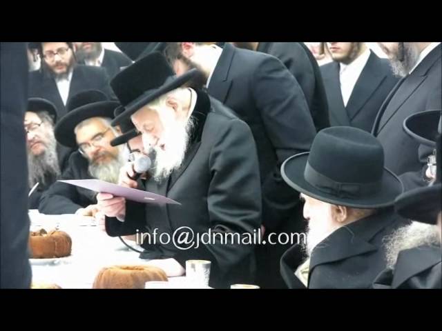 Skulen Rebbe Reading Tenoim @ His Great Grandson's Engagment - Shevat 5774