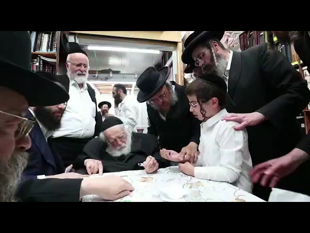 קינדערליך יתומים באזוכן ביי מרן שר התורה הגר״ח קנייבסקי שליט״א