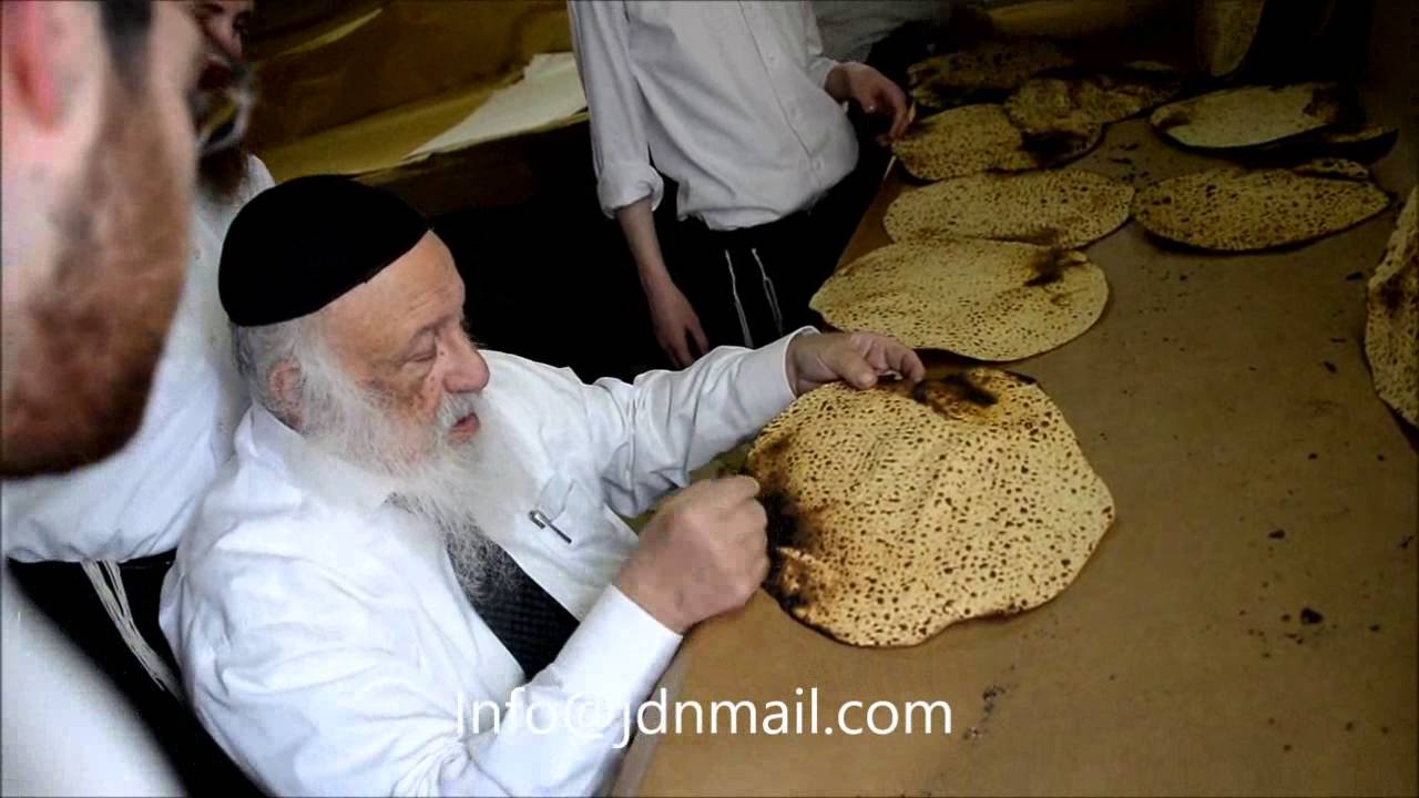R' Berel Povarski Baking Matzos - Nissan 5776