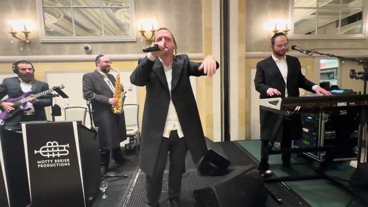 Surkis & Elmaleh Wedding | Singer Sruly Green with Motty Brier on the keys