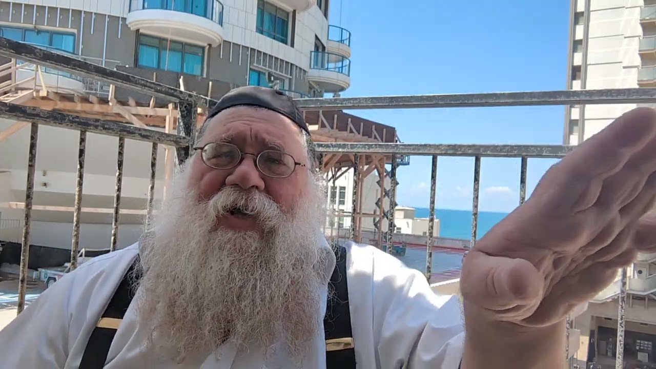R Aron Dalfin encountered R Amrom Blau in 1956 and had an interesting exchange abt Matza - RC Dalfin
