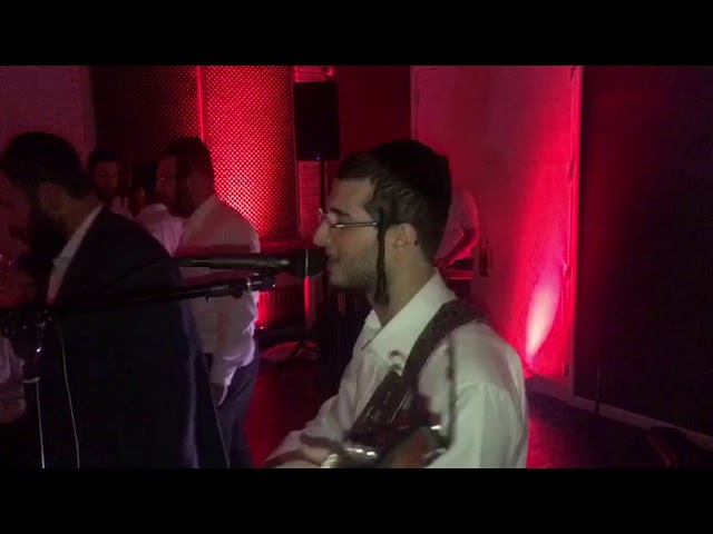 Dovy meisels singing kiddish ~דובי מייזעלס קידוש