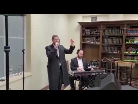 Shloime Zalmen Perl Singing At A Chanukah Mesibah