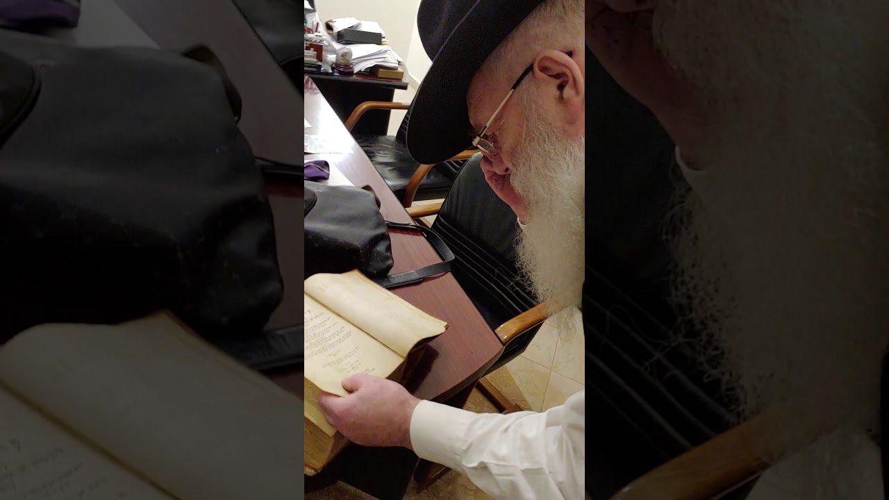 Moscow Bronya shul - Ren Y Kogan w old sefer