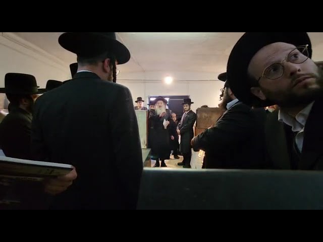 אידן ביים מתפלל זיין אין ליסקא