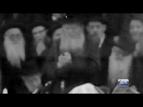 Lively Niggun in 770 | 19 Kislev 5733 - 1972