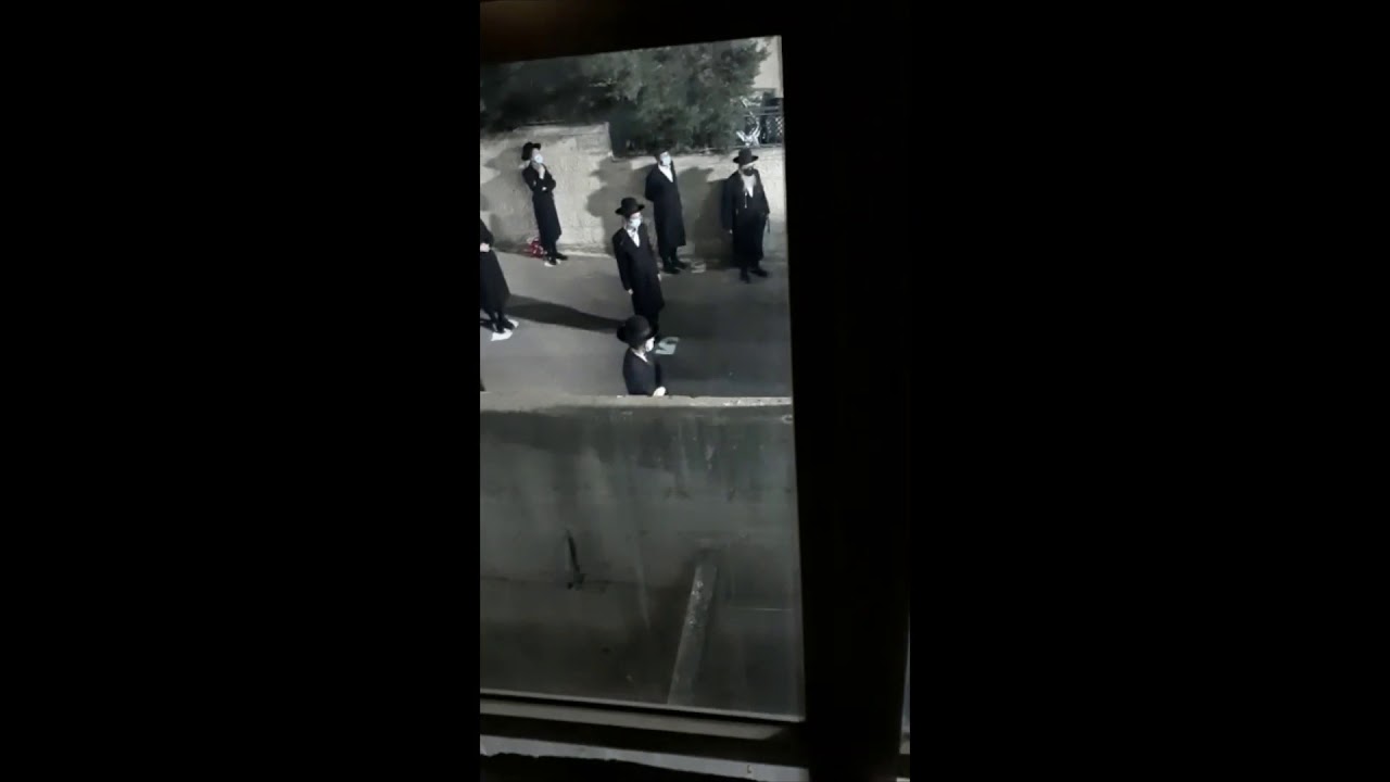 Gerrer Rebbe Davening Mincha And Mariv With A Minyan Outside First Time In Months - Iyar 5780