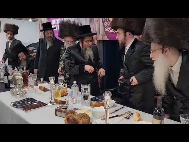 Skulen Lakewood Rebbe Dances at The Sheva Brachos of Dinev Lakewood Rebbe’s Grandchild | סקולען