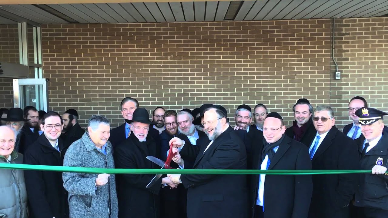 Ribbon cutting ceremony Gourmet Glatt Lakewood