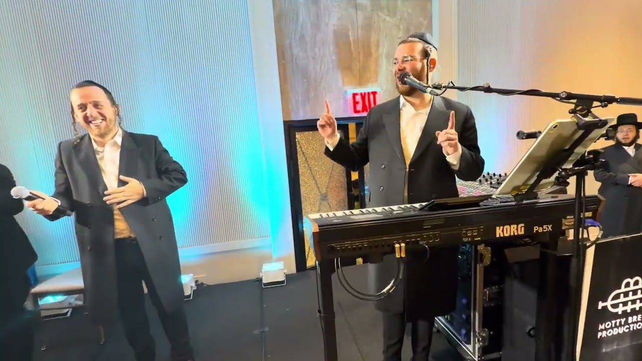 Motty brier on the keys & Sruly Green @ Moshe Yossi Kleinmam fire 🔥
