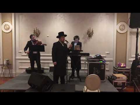 Lipa Schmeltzer singing lechtele from Michoel Schnitzler|ליפא שמעלצר-לעכטעלע של מיכאל שניצלער
