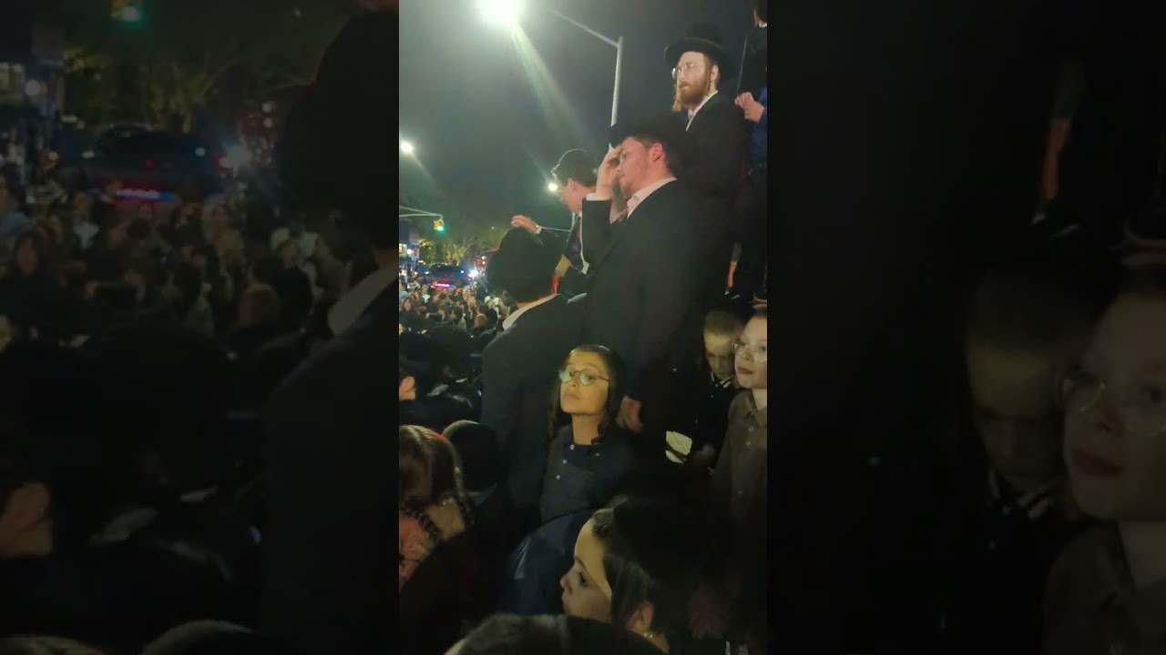 Lelover Rebbe shaking while Chabad Maamar nigun is sung - RC Dalfin