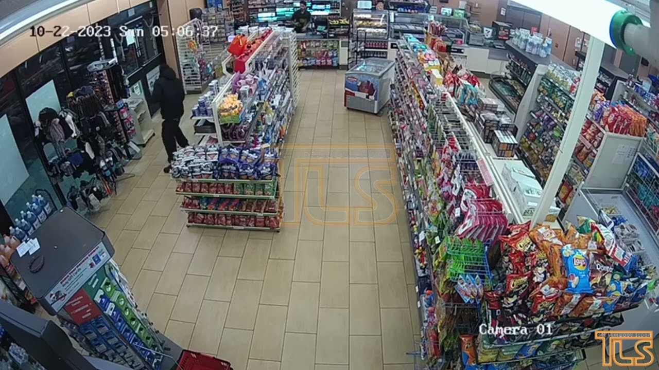 Man robbing a 7/11 in Lakewood with a metal pipe
