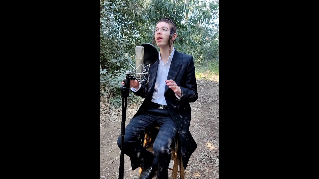 יונתן בלוי מגיש מחרוזת אילן לט"ו בשבט