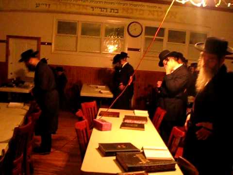 KJ Terror Aaron Teitelbaum closing a shoul