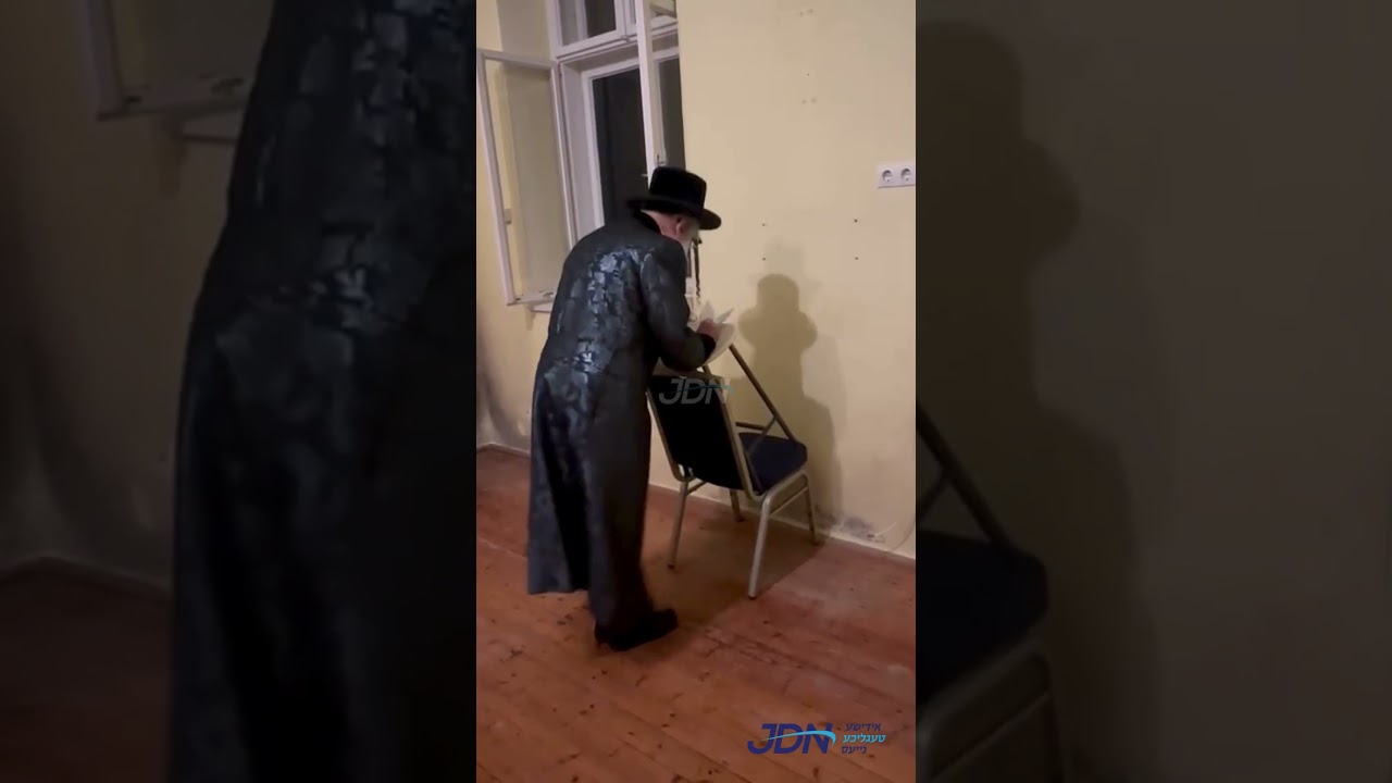 האדמו"ר מפארשעי ביי ספירת העומר נאך תפילת מעריב אין שטוב פון רב להושיע אין קערעסטיר