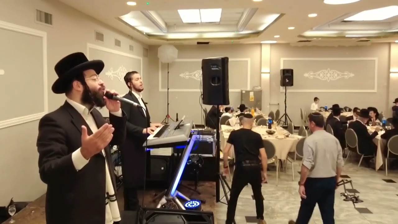 הזמר שיעלה רוט עם הקלידן מנדי ברנדויין