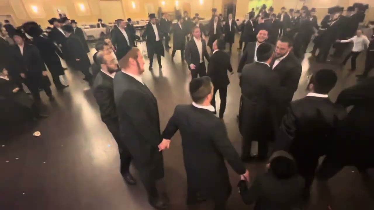 Yosee shtendig on keys & yumi sabbag on guitar @ mz wedding second dance & lipa schmelzer singer