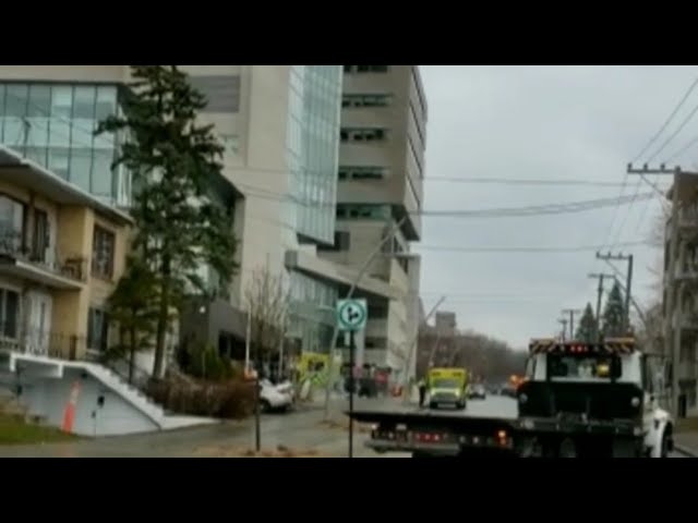Construction & Towing Trucks Applauding Medical Workers In Jewish General Hospital In Montreal