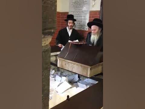 Rav Itche Meir Morgenstern at Reb Shayale Kerestir's kever