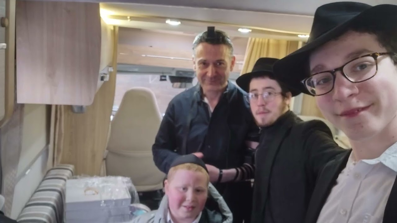 Manchester Mitzvah Tank Parade - Yud Alef Nissan 5786
