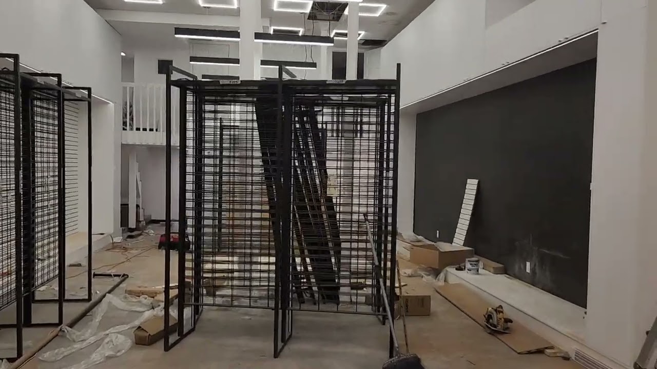 Surprise! New store coming on parc ave MTL after pesach '24