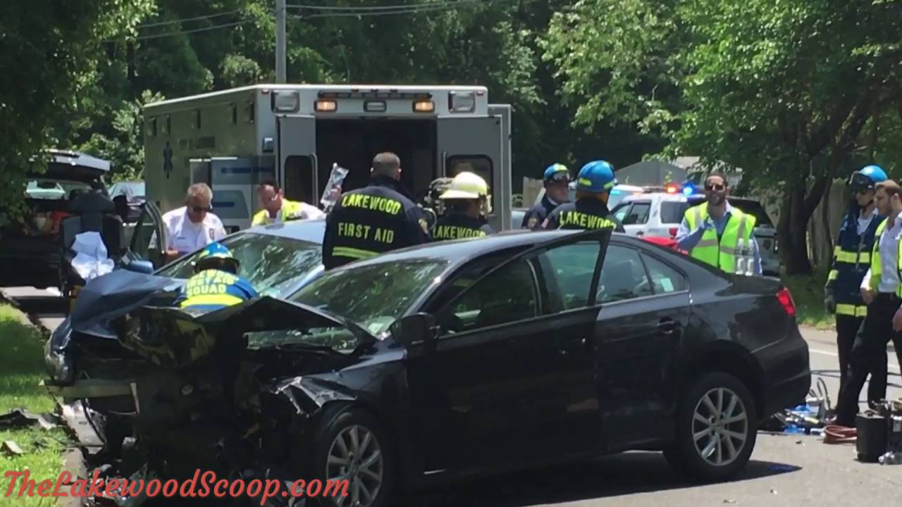 Head on collision Lanes Mill Rd Lakewood