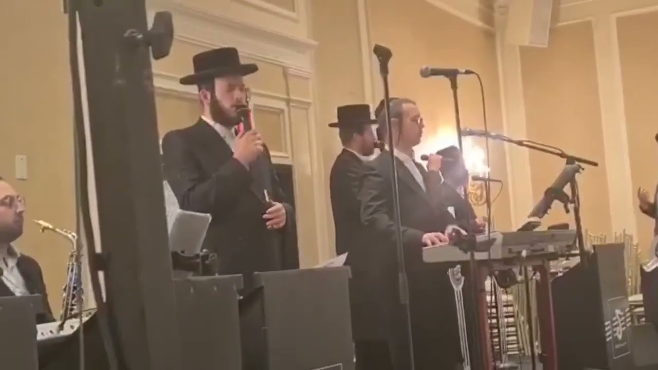 מאטי אילאוויטש עם בערי וובער ומקהלת שירה ותזמורת של יוסי שטענדיג
