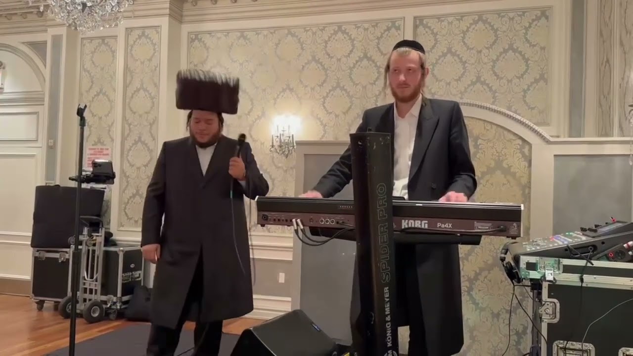 לוי פאלקוביץ עם הקלידן הערשי לאנגסאם